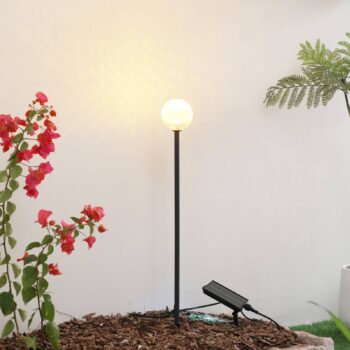 Lindby LED solárne svetlo Brindley, čierne, sklo, IP65