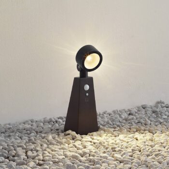 Lindby LED solárny reflektor Raide, senzor, čierny, hliník