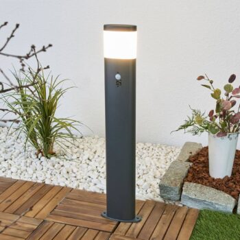 Lindby LED svetlo na chodník Marius, 80 cm, antracit, senzor