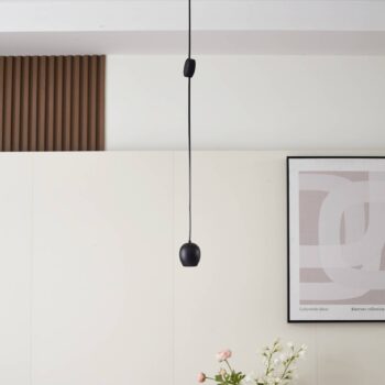 Lindby LED závesné svetlo Lumaro, čierne, Ø6,2 cm, 48V, stmievateľné