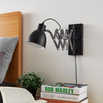 Lindby Nástenné svetlo Merle, čierne, 60 cm, lampa na čítanie, výsuvná