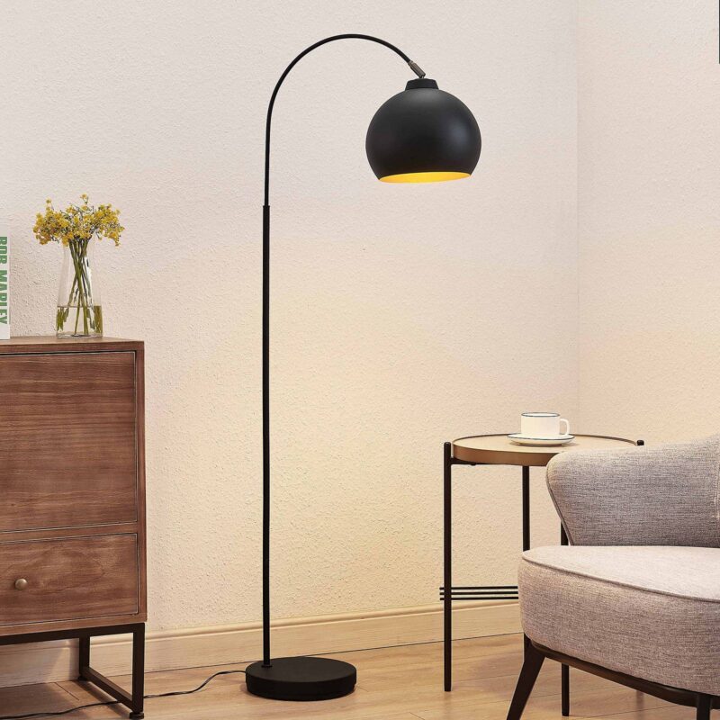 Lindby Oblúková lampa Minali, čierna, kov, výška 148 cm, E27 Lindby Oblúková lampa Minali, čierna, kov, výška 148 cm, E27