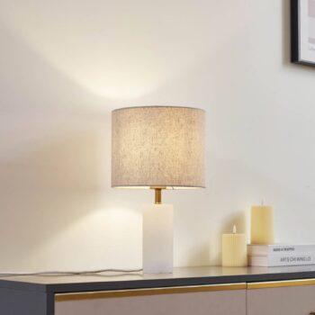 Lindby Stolová lampa Alabaster, biela/béžová, Ø 25cm, mramor, E27