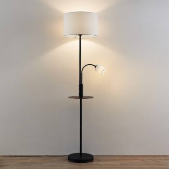 Lindby stojaca lampa Aovan, čierna, odkladací priestor, USB port
