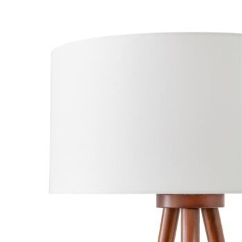 Lindby stojaca lampa Charlia, biela, orechové drevo, výška 150 cm