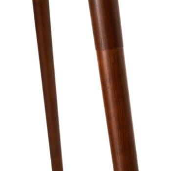 Lindby stojaca lampa Charlia, biela, orechové drevo, výška 150 cm