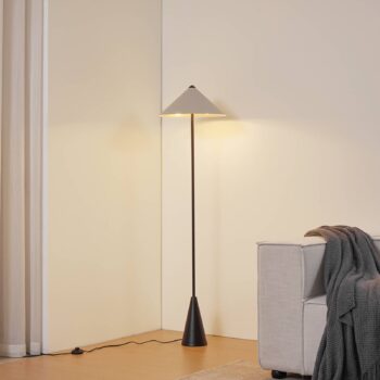 Lindby stojaca lampa Norvik, výška 150 cm, čierna/sivá, kov