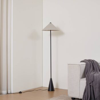Lindby stojaca lampa Norvik, výška 150 cm, čierna/sivá, kov