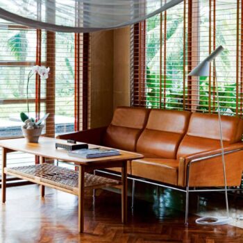 Louis Poulsen AJ – stojaca lampa, biela