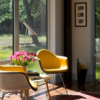 Louis Poulsen AJ – stojaca lampa, biela