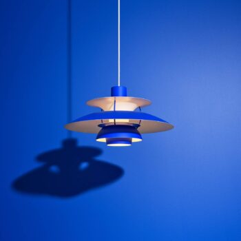 Louis Poulsen PH 5 závesná lampa monochróm modrá