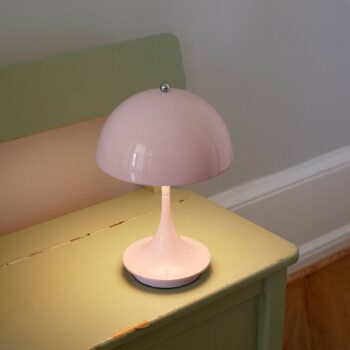 Louis Poulsen Panthella Mini LED lampa stôl ružová