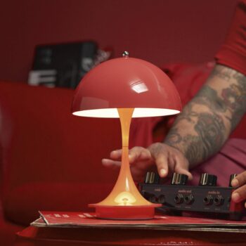 Louis Poulsen Panthella Portable 160 V3, nepriehľadná korálovo červená