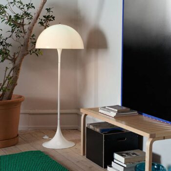 Louis Poulsen Panthella – stojaca lampa, opál
