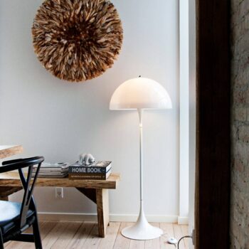 Louis Poulsen Panthella – stojaca lampa, opál
