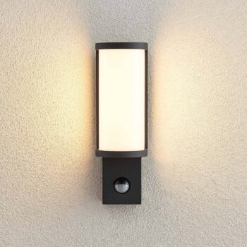 Lucande Jokum LED nástenná lampa, IP54, snímač