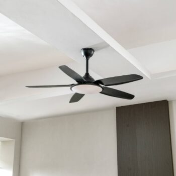 Lucande LED stropný ventilátor Divian, čierny, DC, tichý, CCT