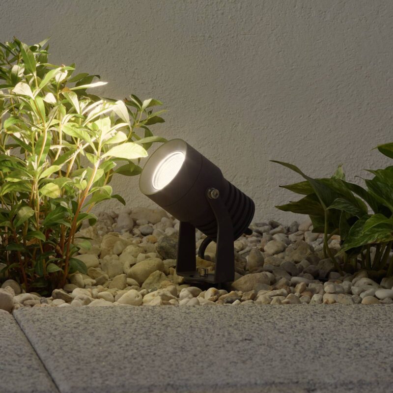 Lucande LED vonkajší reflektor Jon, zemný hrot, nastaviteľný, IP65 Lucande LED vonkajší reflektor Jon, zemný hrot, nastaviteľný, IP65