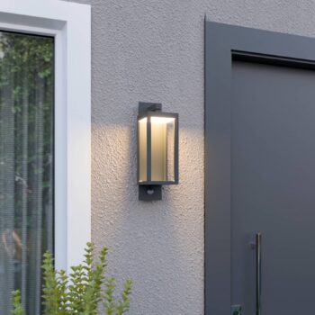 Lucande LED vonkajšie nástenné svietidlo Ferdinand, senzor, sivé, 38 cm