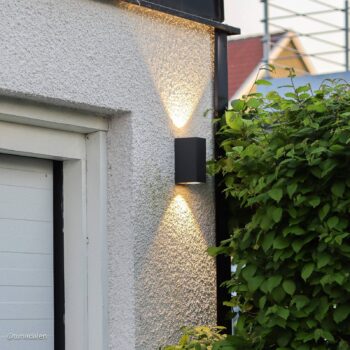 Lucande LED vonkajšie nástenné svietidlo Tavi, výška 15 cm, čierna