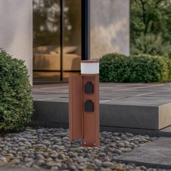 Lucande Stojaca lampa Corban, hrdza, dvere, zásuvky, G9, IP44