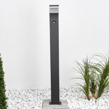 Lucande Timm Chodníkové LED svetlo, senzor, 100 cm, antracitová, IP54