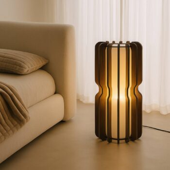Lucande stojaca lampa Juneta, 75 cm, hnedá, drevo, textil