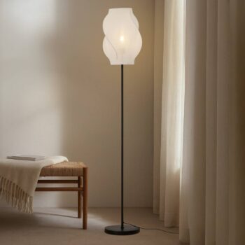 Lucande stojaca lampa Tovina, textil, biela, výška 165 cm