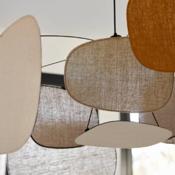 MARKET SET Závesná lampa Screen 70. roky, Ø 110 cm, ľan, farebná