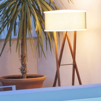 MARSET Cala 140 stojaca lampa, IP65, iroko/hnedá