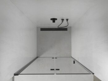 MEXEN - LIMA skladacie dvere 80x190 cm 6mm, čierne, transparent so stenovým profilom 856-080-000-70-00