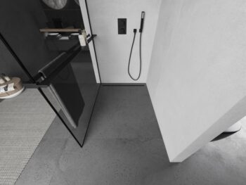 MEXEN/S - KIOTO Sprchová zástena WALK-IN s poličkou a držiakom uterákov 110 x 200, transparent/čierna 8 mm, čierna 800-110-121-70-70