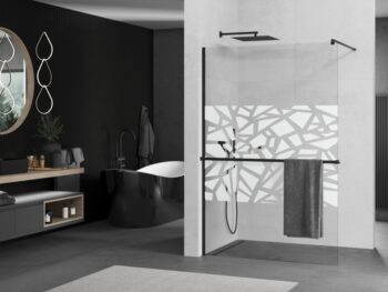 MEXEN/S - KIOTO Sprchová zástena WALK-IN s poličkou a držiakom uterákov 120 x 200, transparent/biely dekor 8 mm, čierna 800-120-121-70-85