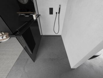 MEXEN/S - KIOTO Sprchová zástena WALK-IN s poličkou a držiakom uterákov 70 x 200, grafit 8 mm, čierna 800-070-121-70-40