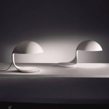 Martinelli Luce Cobra – retro stolná lampa, biela
