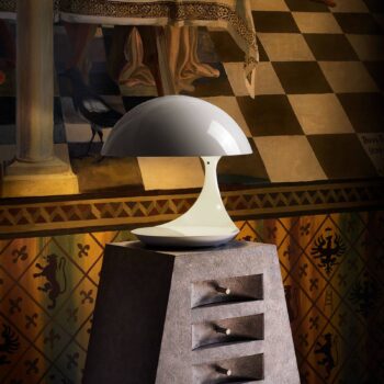Martinelli Luce Cobra – retro stolná lampa, biela