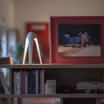 Martinelli Luce Cyborg – stolná LED lampa, biela