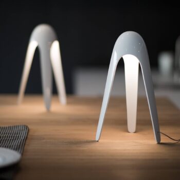 Martinelli Luce Cyborg – stolná LED lampa, biela