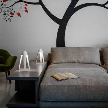 Martinelli Luce Cyborg – stolná LED lampa, biela
