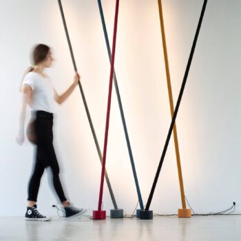 Martinelli Luce Elastica stojaca lampa, sivá