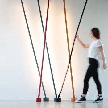 Martinelli Luce Elastica stojaca lampa svetlomodrá
