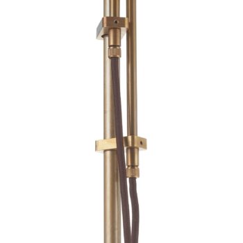 Mosadzná stojaca lampa Alwine dvoj-plameňová