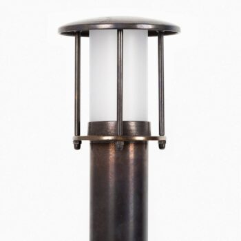 Mosadzná stojacia lampa Resident 2, bronzová