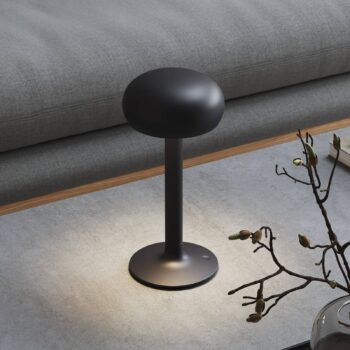 Nabíjacia stolová lampa EVA Solo LED Emendo, čierna, stmievateľná, IP44