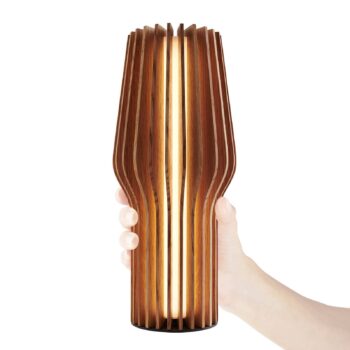 Nabíjacia stolová lampa EVA Solo LED Radiant, svetlé drevo, Ø 9,5 cm