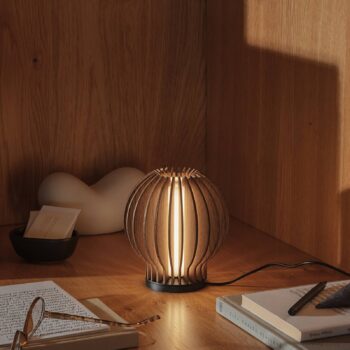 Nabíjacia stolová lampa EVA Solo LED Radiant, tmavé drevo, 14 cm, USB