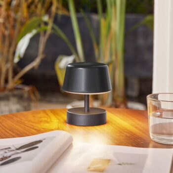 Nabíjacia stolová lampa Lindby LED Nalani, výška 13 cm, IP44, stmievateľná