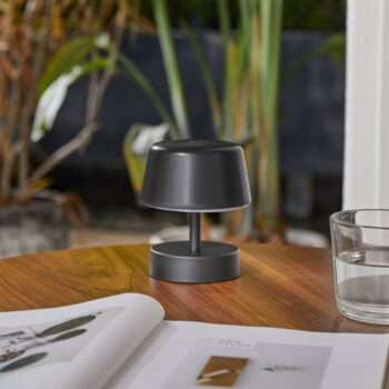 Nabíjacia stolová lampa Lindby LED Nalani, výška 13 cm, IP44, stmievateľná