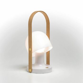 Nabíjacia stolová lampa MARSET FollowMe LED, biely dub, výška 29 cm