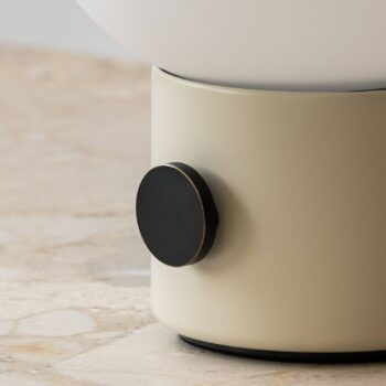 Nabíjateľná stolová lampa Audo JWDA, alabaster